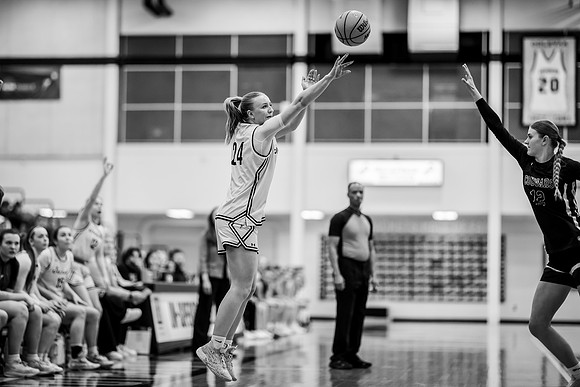 UWSWBB vs UMM-151