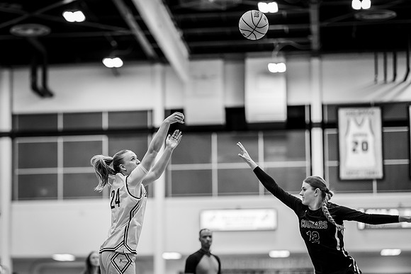 UWSWBB vs UMM-153