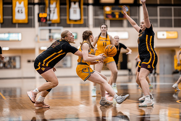 UWSWBB vs UMM-147