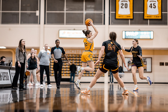 UWSWBB vs UMM-190