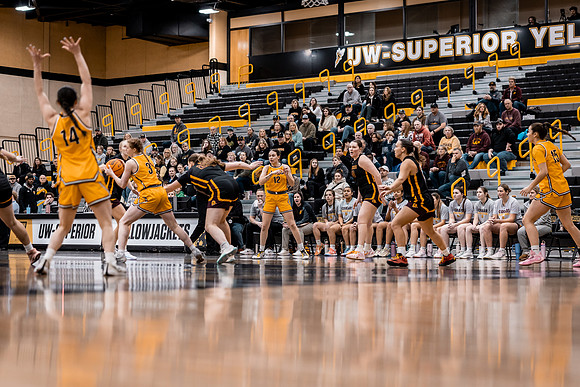UWSWBB vs UMM-43