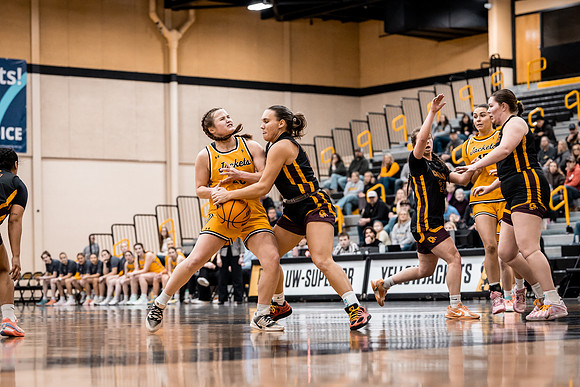 UWSWBB vs UMM-80
