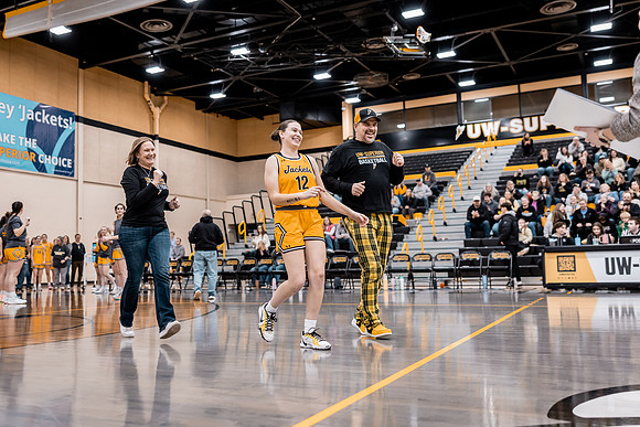 UWSWBB vs UMM-9