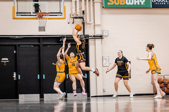 UWSWBB vs UMM-81
