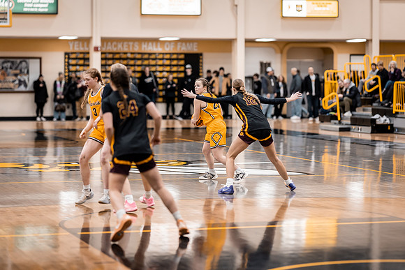 UWSWBB vs UMM-191