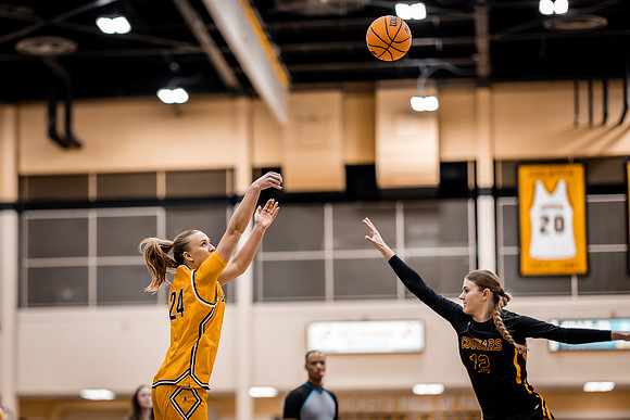 UWSWBB vs UMM-152