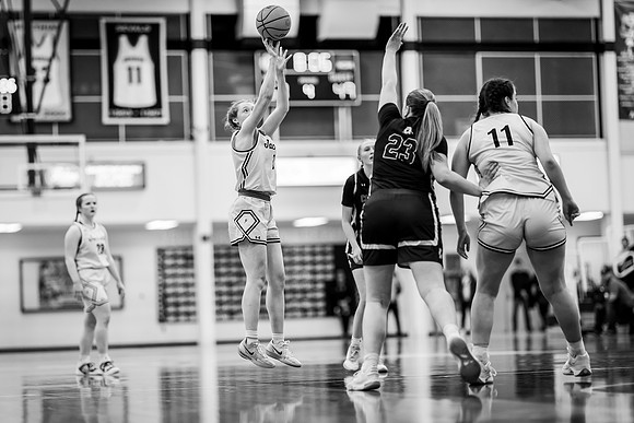 UWSWBB vs UMM-177