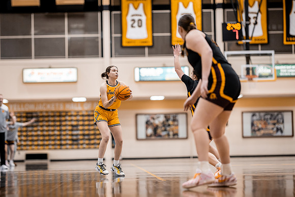 UWSWBB vs UMM-163
