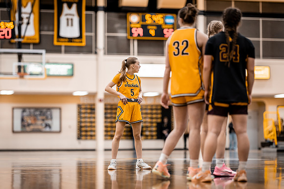 UWSWBB vs UMM-188