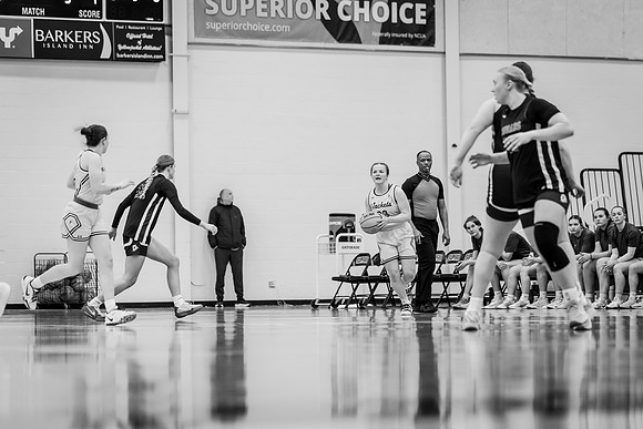 UWSWBB vs UMM-73