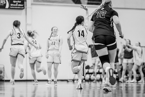 UWSWBB vs UMM-98