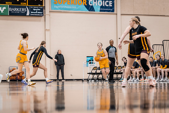 UWSWBB vs UMM-72
