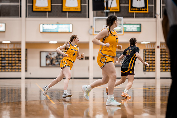 UWSWBB vs UMM-148