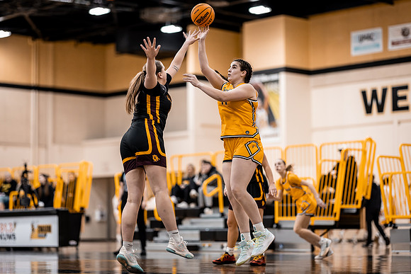 UWSWBB vs UMM-174