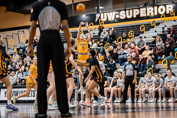 UWSWBB vs UMM-64
