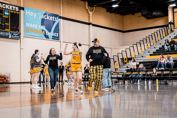UWSWBB vs UMM-7