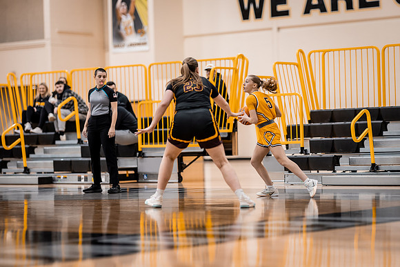 UWSWBB vs UMM-149