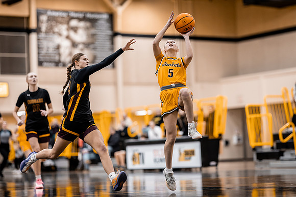 UWSWBB vs UMM-161