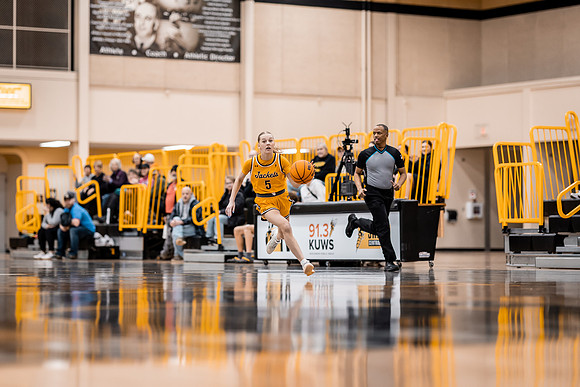 UWSWBB vs UMM-159