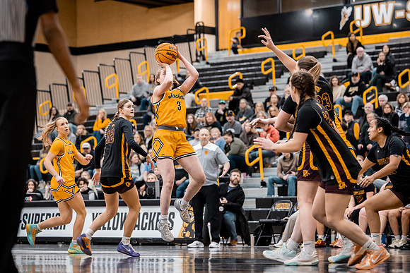 UWSWBB vs UMM-59