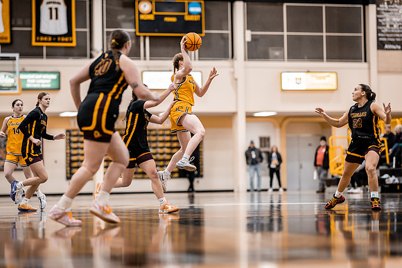 UWSWBB vs UMM-165