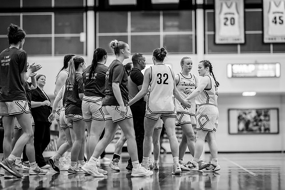 UWSWBB vs UMM-171
