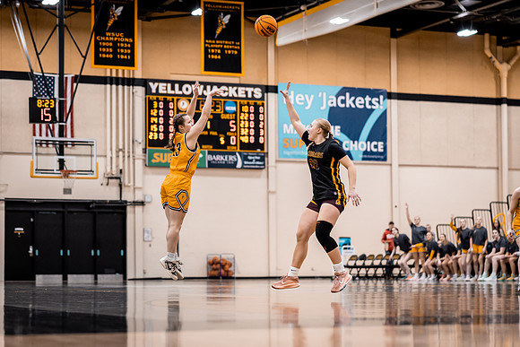 UWSWBB vs UMM-49