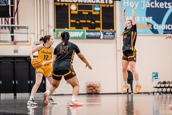 UWSWBB vs UMM-75