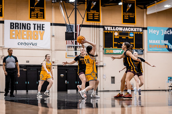 UWSWBB vs UMM-48