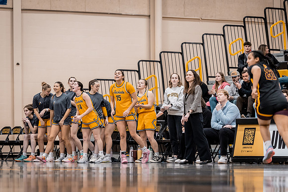 UWSWBB vs UMM-60