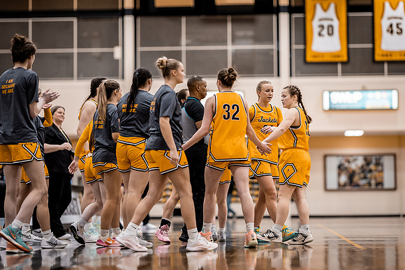 UWSWBB vs UMM-170