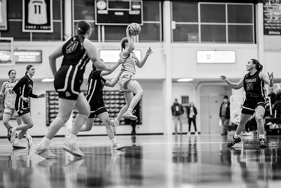 UWSWBB vs UMM-166