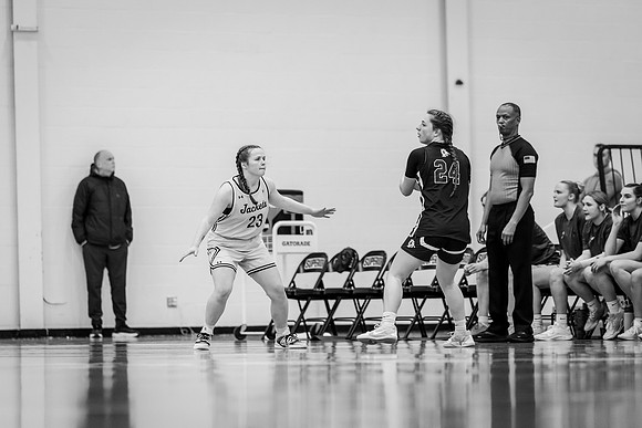 UWSWBB vs UMM-63