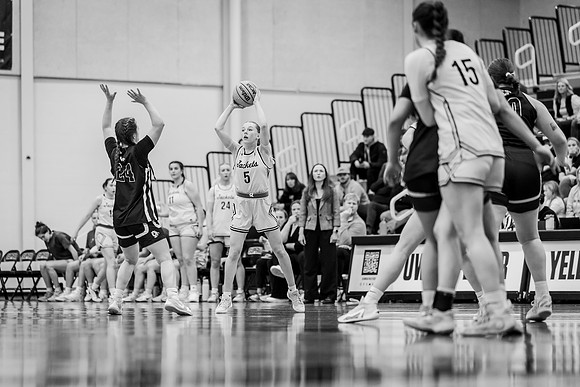 UWSWBB vs UMM-77