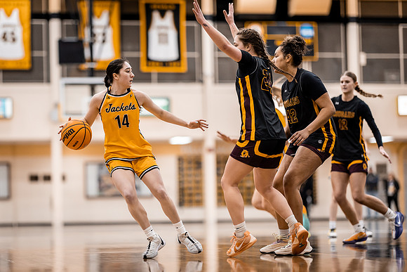 UWSWBB vs UMM-167