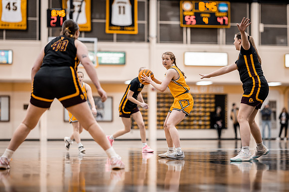 UWSWBB vs UMM-173