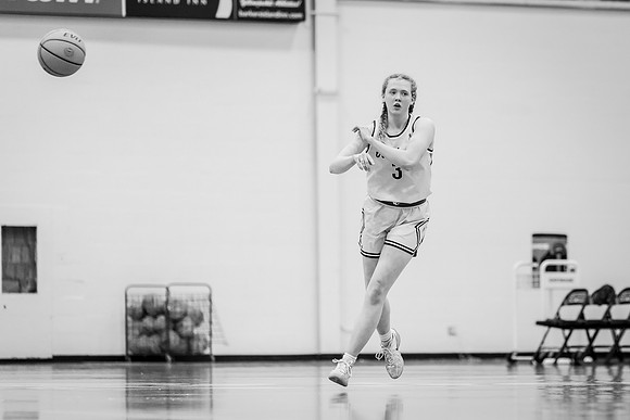 UWSWBB vs UMM-100