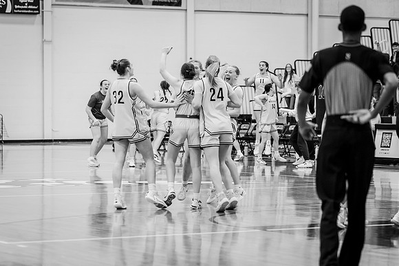 UWSWBB vs UMM-128