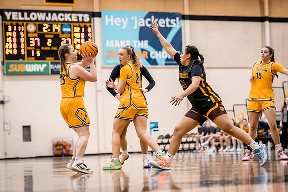 UWSWBB vs UMM-101