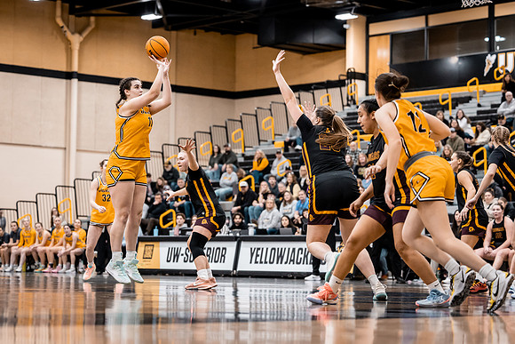 UWSWBB vs UMM-115