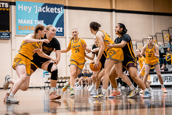 UWSWBB vs UMM-117
