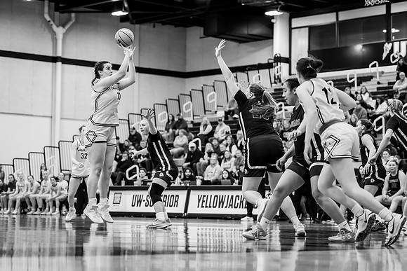 UWSWBB vs UMM-116