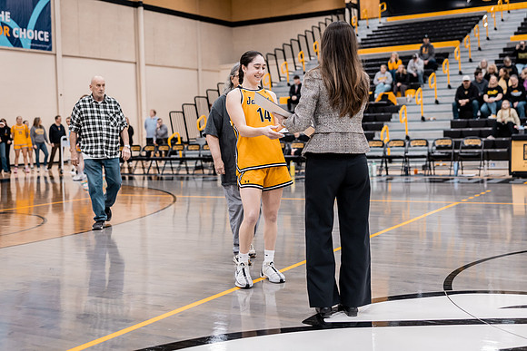 UWSWBB vs UMM-17
