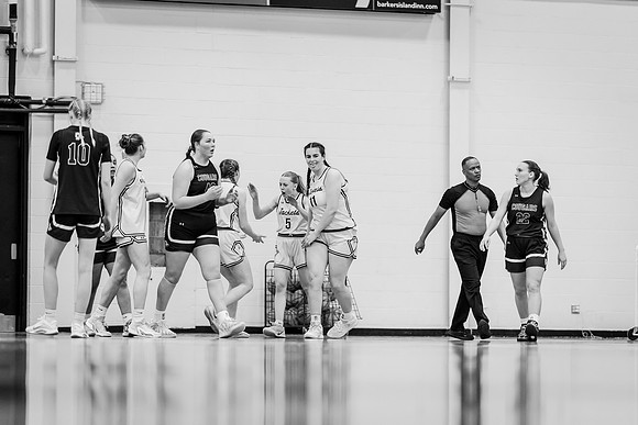 UWSWBB vs UMM-105