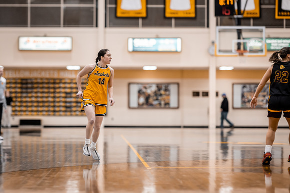 UWSWBB vs UMM-138