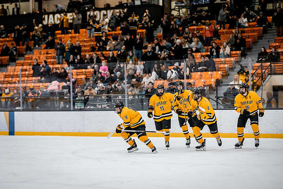 UWS MHKY vs UWSP-11