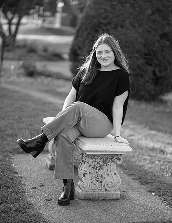 Niamh Senior Photo (152)