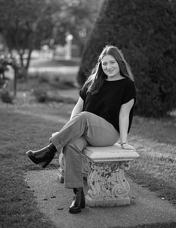 Niamh Senior Photo (156)