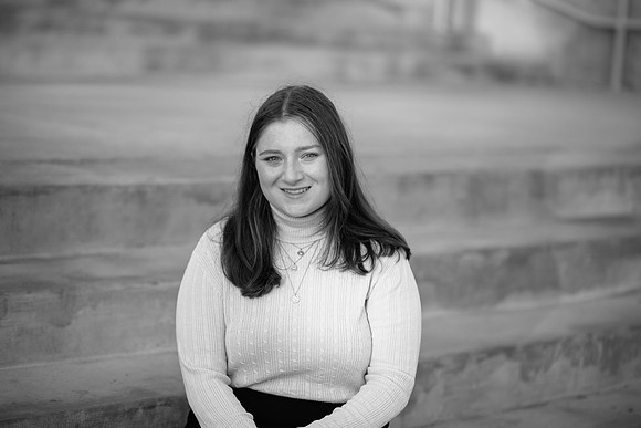 Niamh Senior Photo (246)