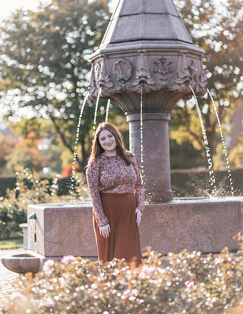 Niamh Senior Photo (68)